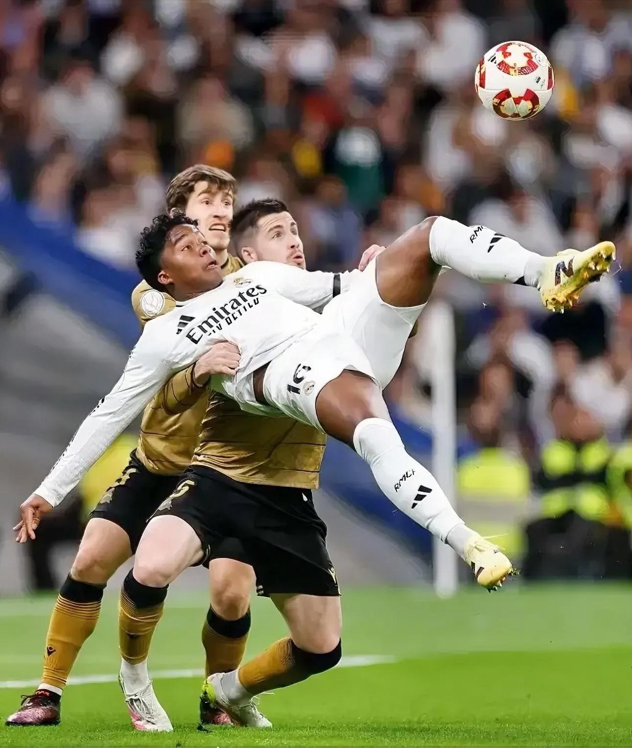 皇家马德里国际比赛日造点机会，志在国王杯名次提升，话题不断，身体对抗强度拉满的简单介绍