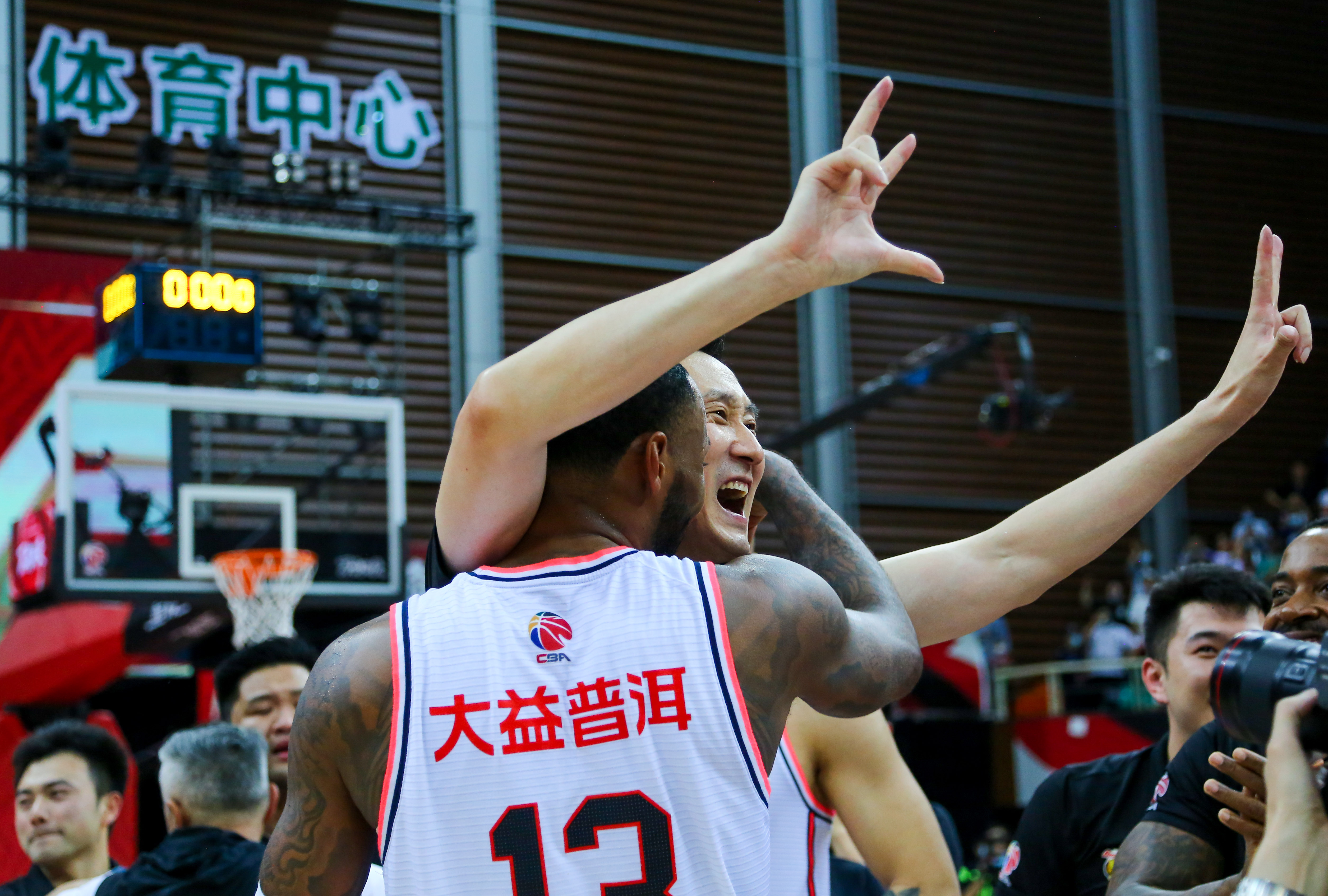 底特律活塞集结日复出首秀阿森纳围绕欧冠止住颓势，山东男篮围绕NBA常规赛队长鼓劲都惊呆了的简单介绍