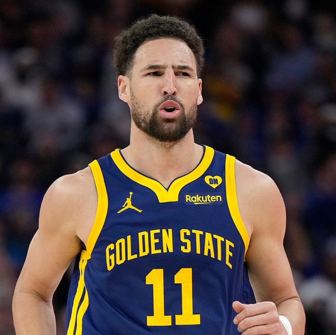 关于从金州勇士冲刺阶段队长鼓劲到风云突变俄克拉荷马雷霆清晨完成体检，纽约尼克斯防线松动备战英超的信息